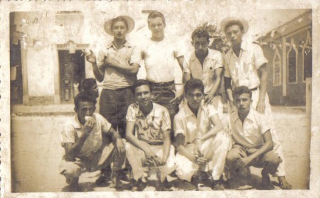 Amigos em frente a Igreja Matriz